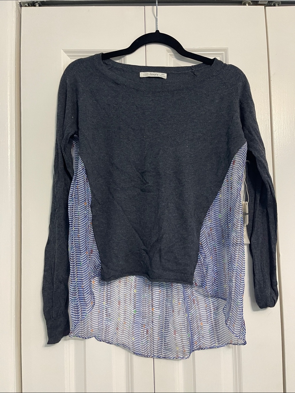 NWT Subtle Luxury Two-Tone Gray Knit Top with Patterned Back